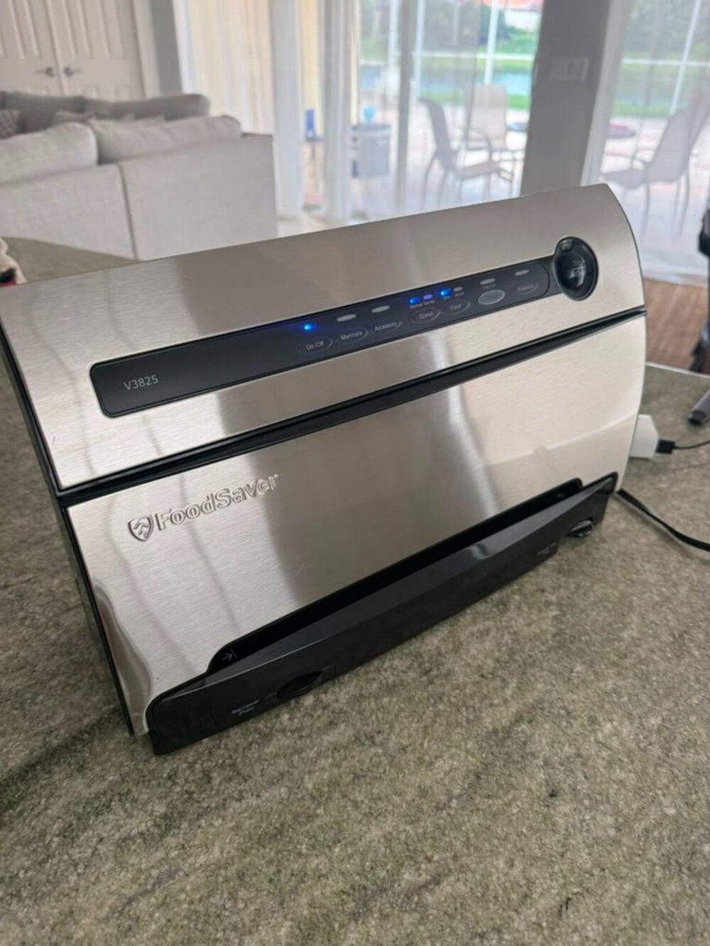 FoodSaver V3825 Vacuum Sealer + NEW Unopened FoodSaver Bags Bundle - Picture 2 of 7